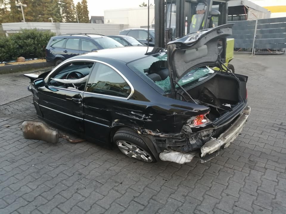 Auch von hinten ist der BMW nicht wiederzuerkennen.