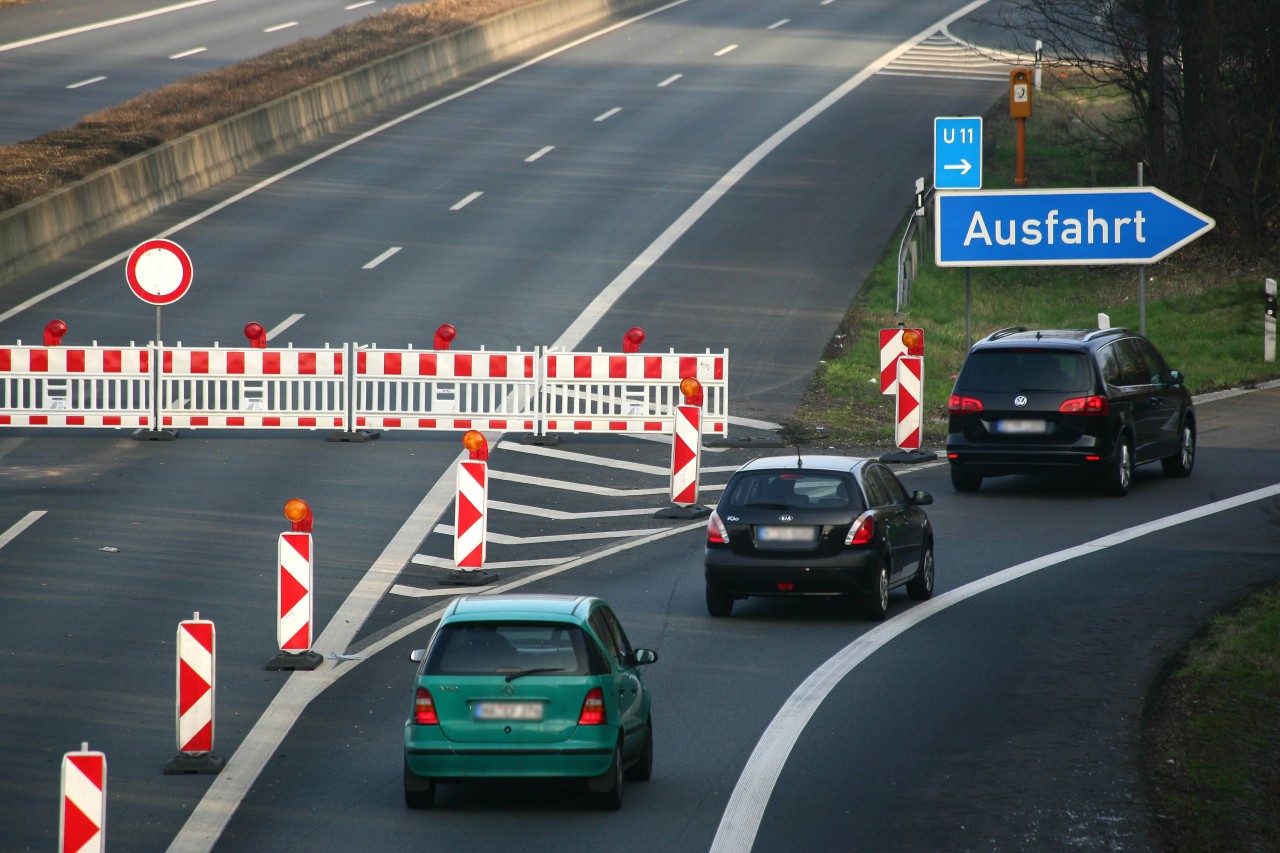 Auf der A57 in NRW kommt es in den kommenden Wochen zu Vollsperrungen. (Symbolbild)