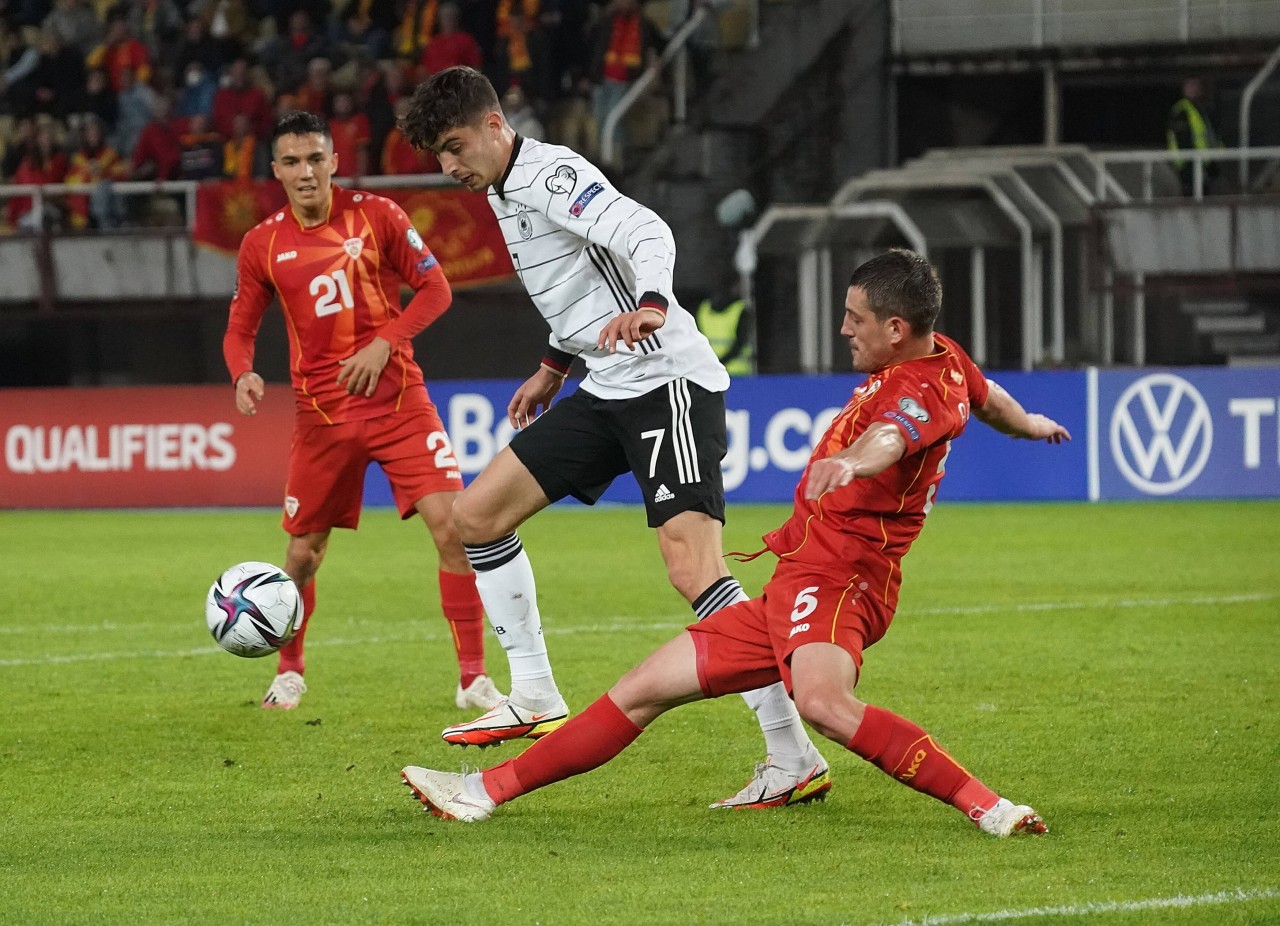 Ademi im Duell mit Kai Havertz.