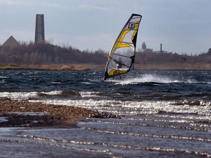 Aktivurlaub: Das Leipziger Neuseenland lockt Freunde des Wassersports - hier der Cospudener See in Markkleeberg.