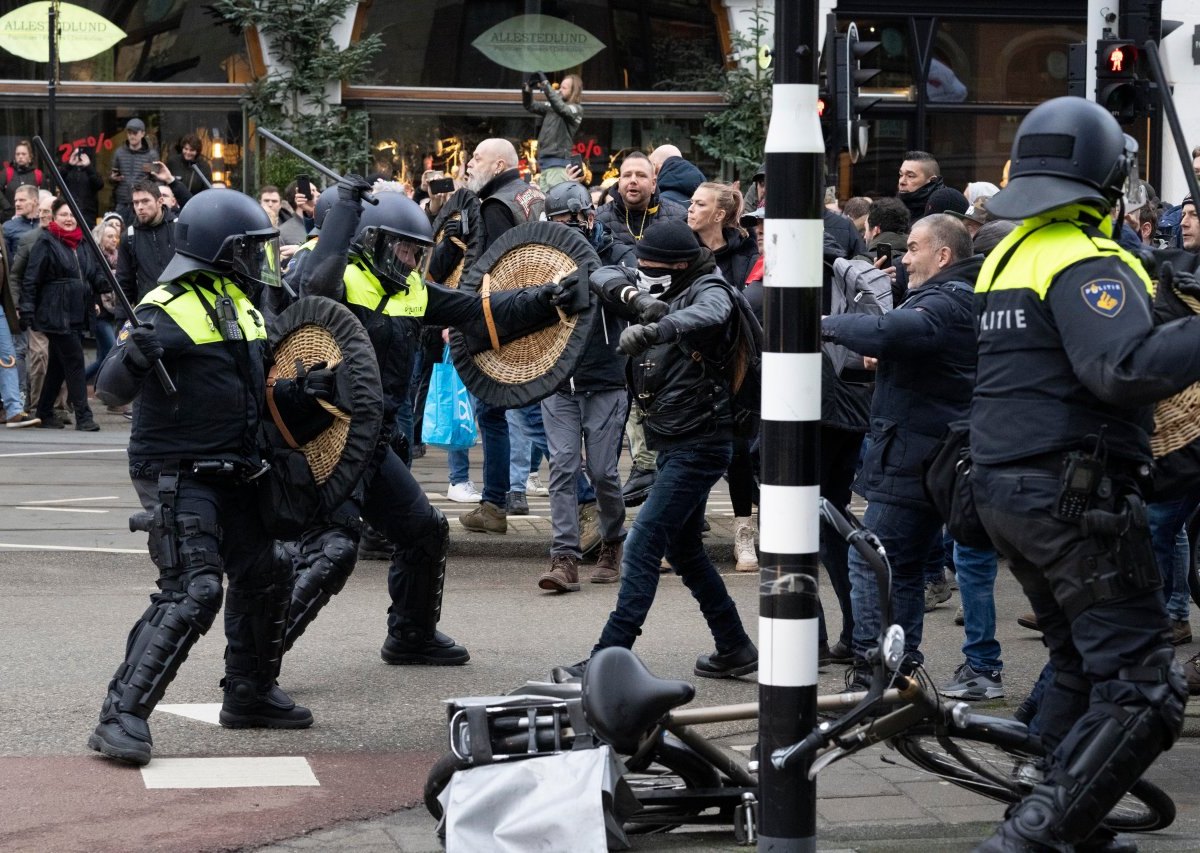 Amsterdam Demo Polizei