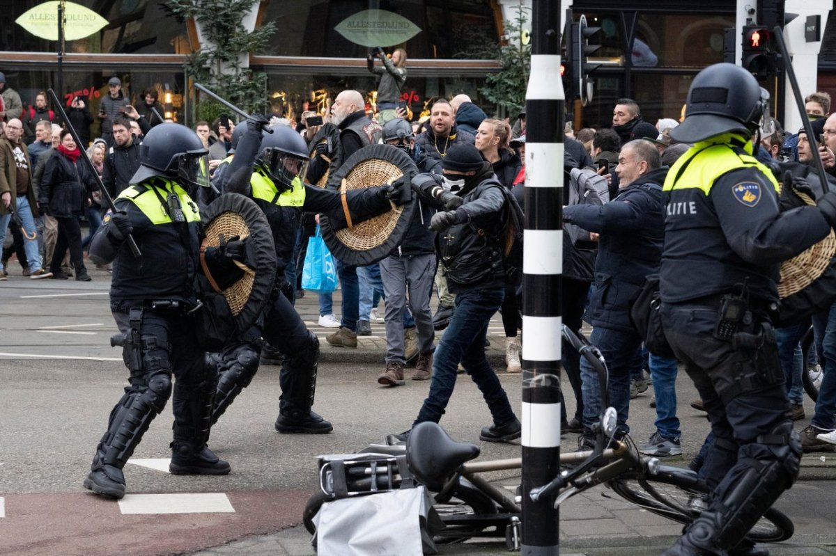 Amsterdam Demo Polizei