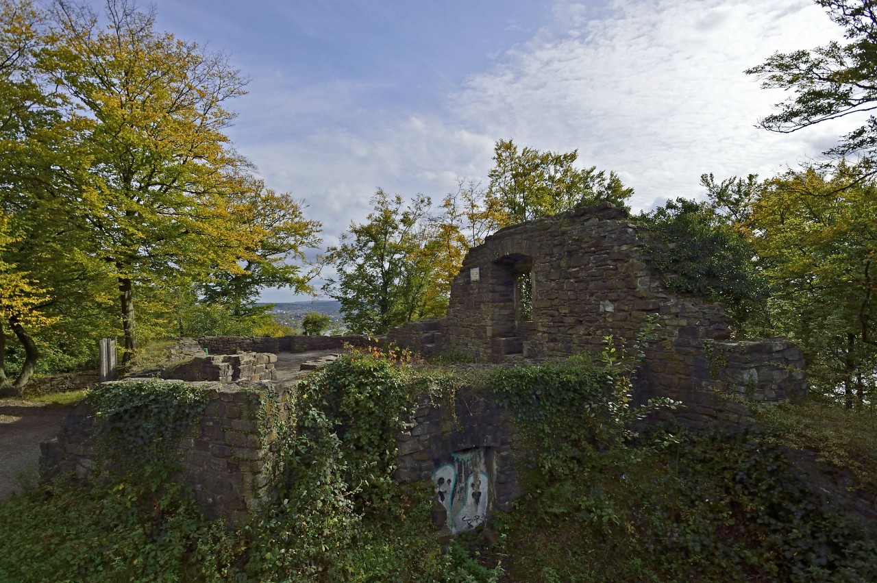 Ausflugsziele im Ruhrgebiet: Die Burgruine Isenburg ist ebenfalls einen Besuch wert.