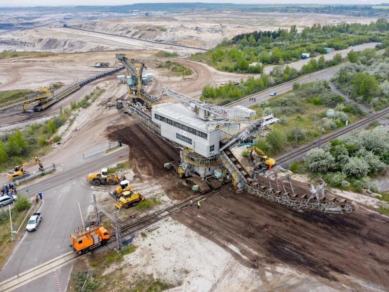 Besucher des Tagebau Profen können sich mit ihrem Smartphone über archäologische Grabungen informieren.