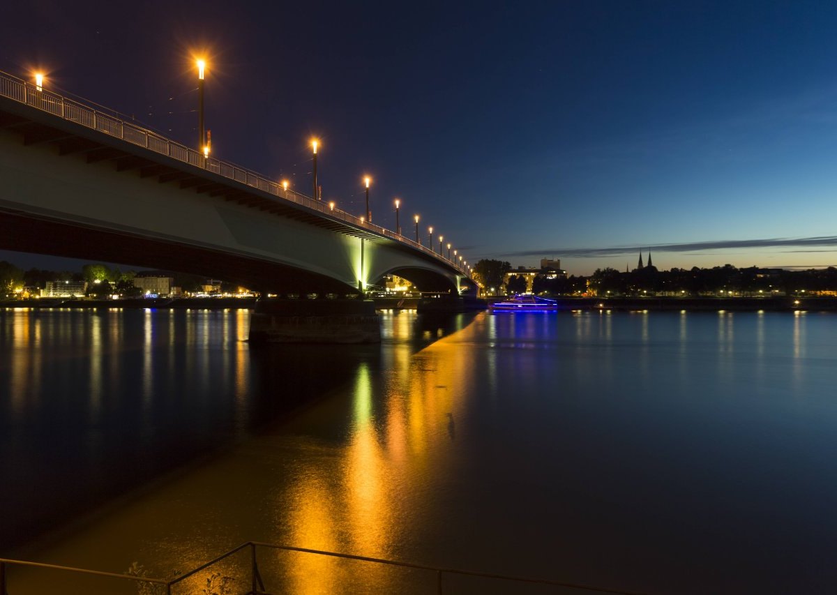 Bonn-Kennedybruecke-Rhein.jpg