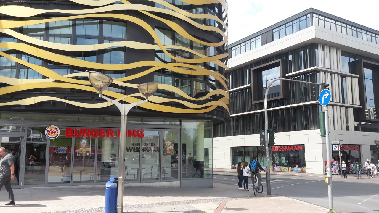 Der King ist zurück in Duisburg: In der Königsgalerie gibt es ab sofort Burger King.