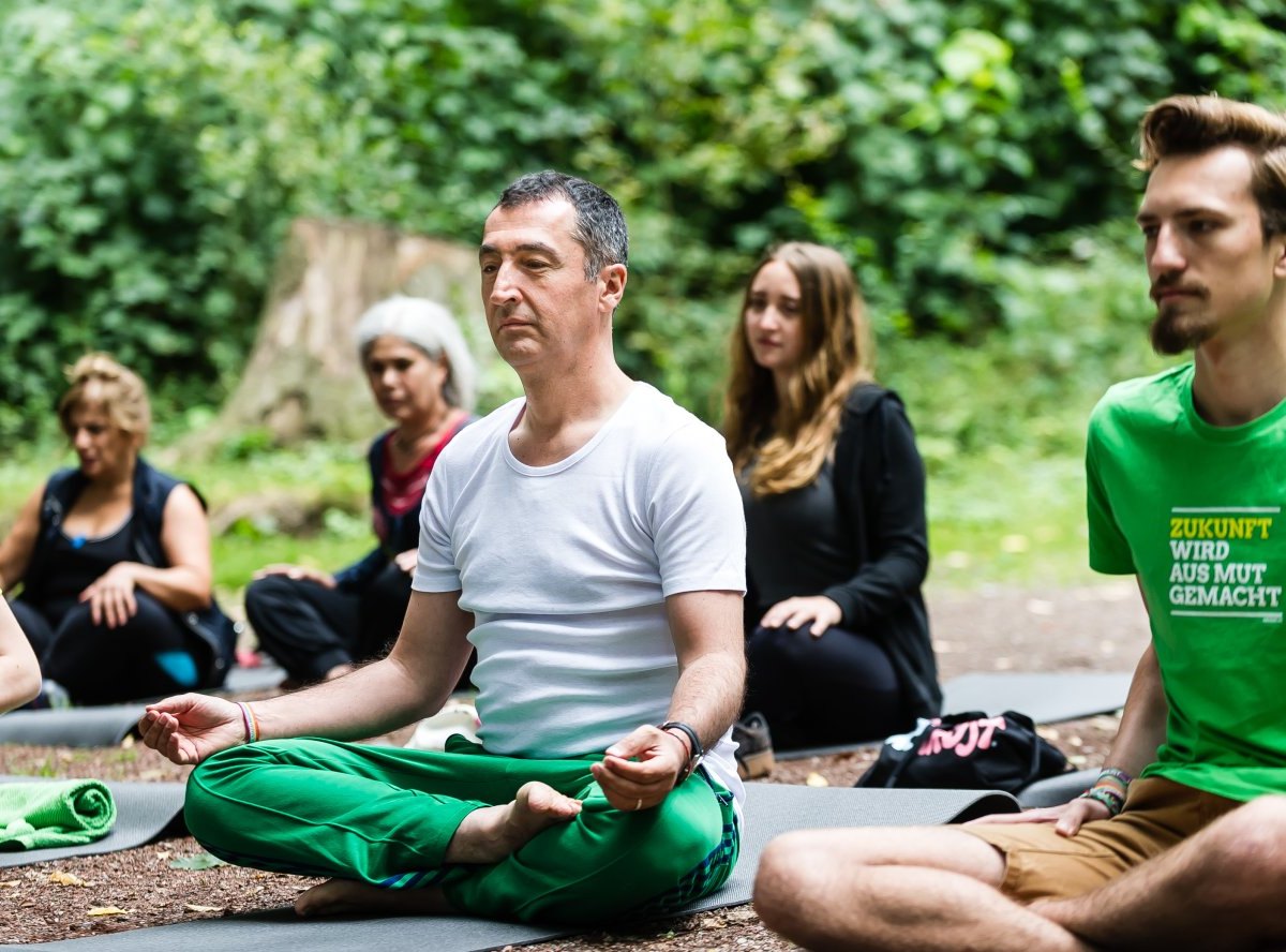 Cem Gruene Yoga.jpg