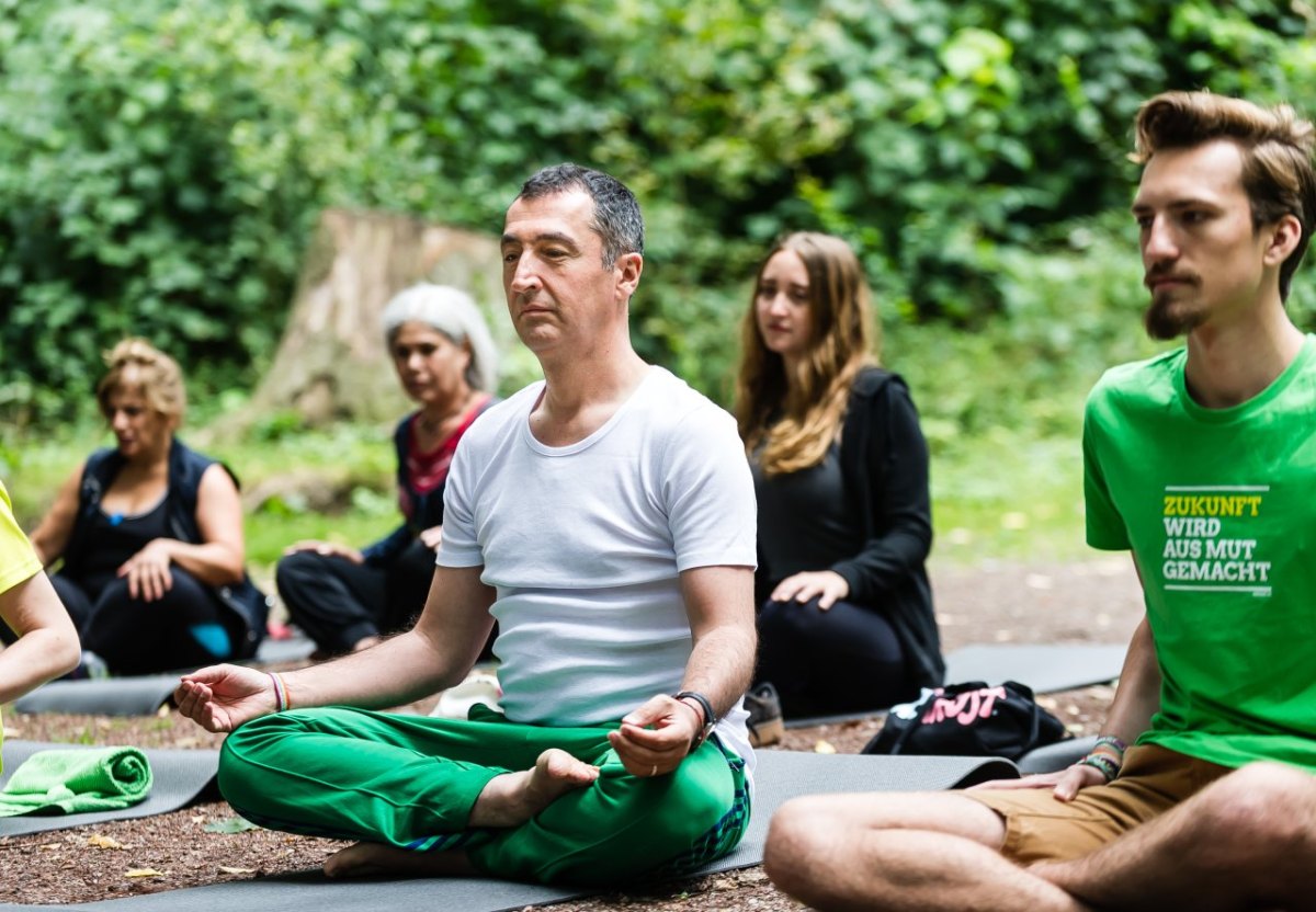 Cem Gruene Yoga.jpg