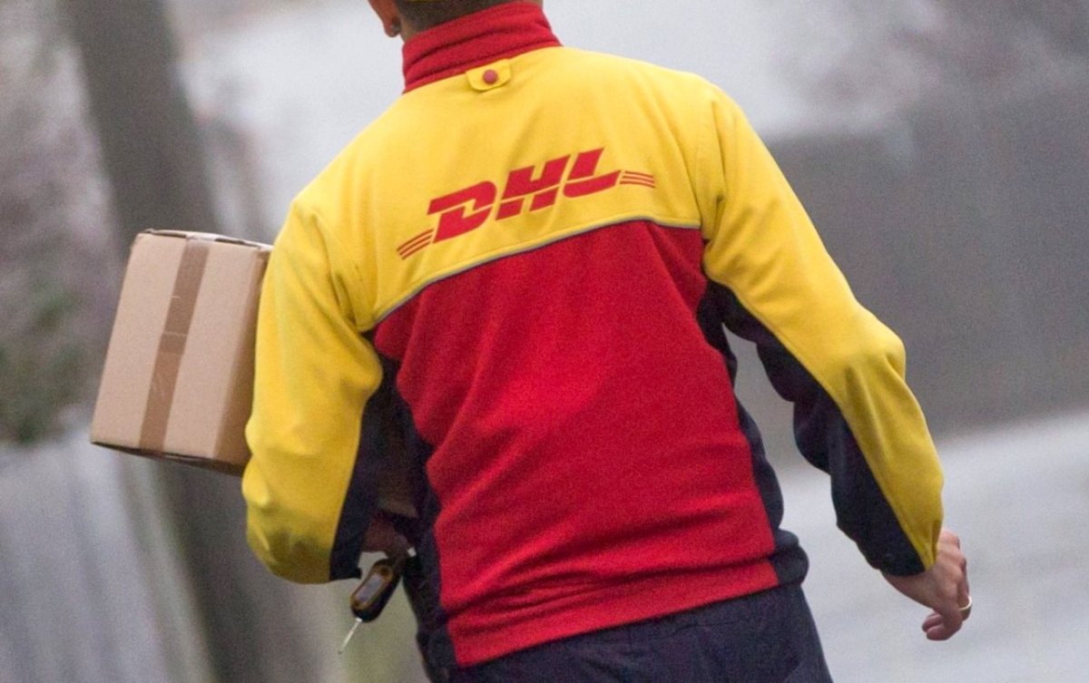 DHL Paketbote Bochum.jpg