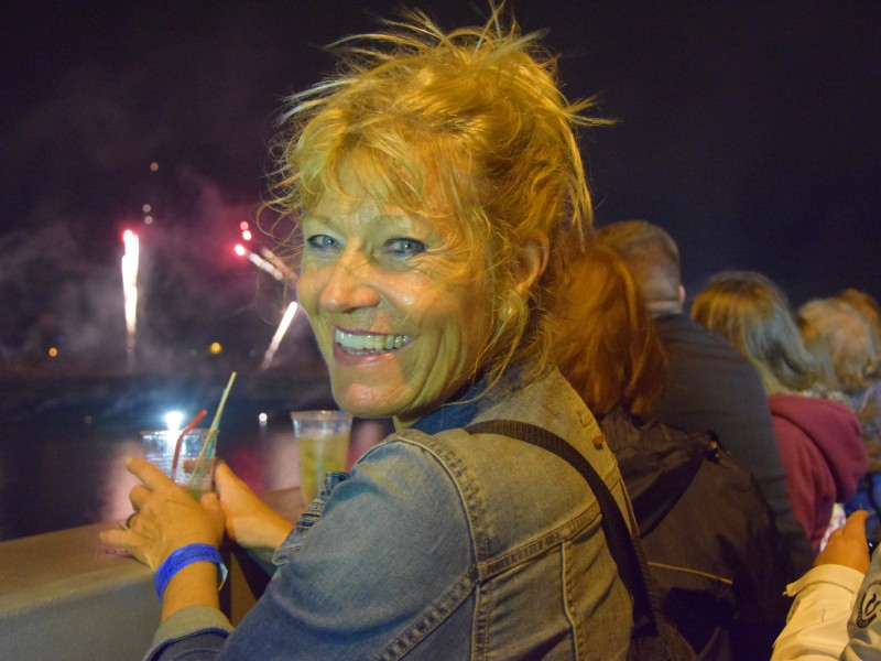 Magret Müller schaute sich das Feuerwerk im Innenhafen an. 