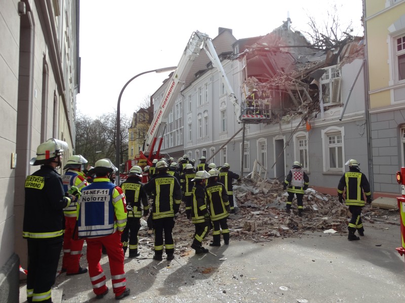 Etwa 100 Einsatzkräfte der Polizei sind vor Ort.