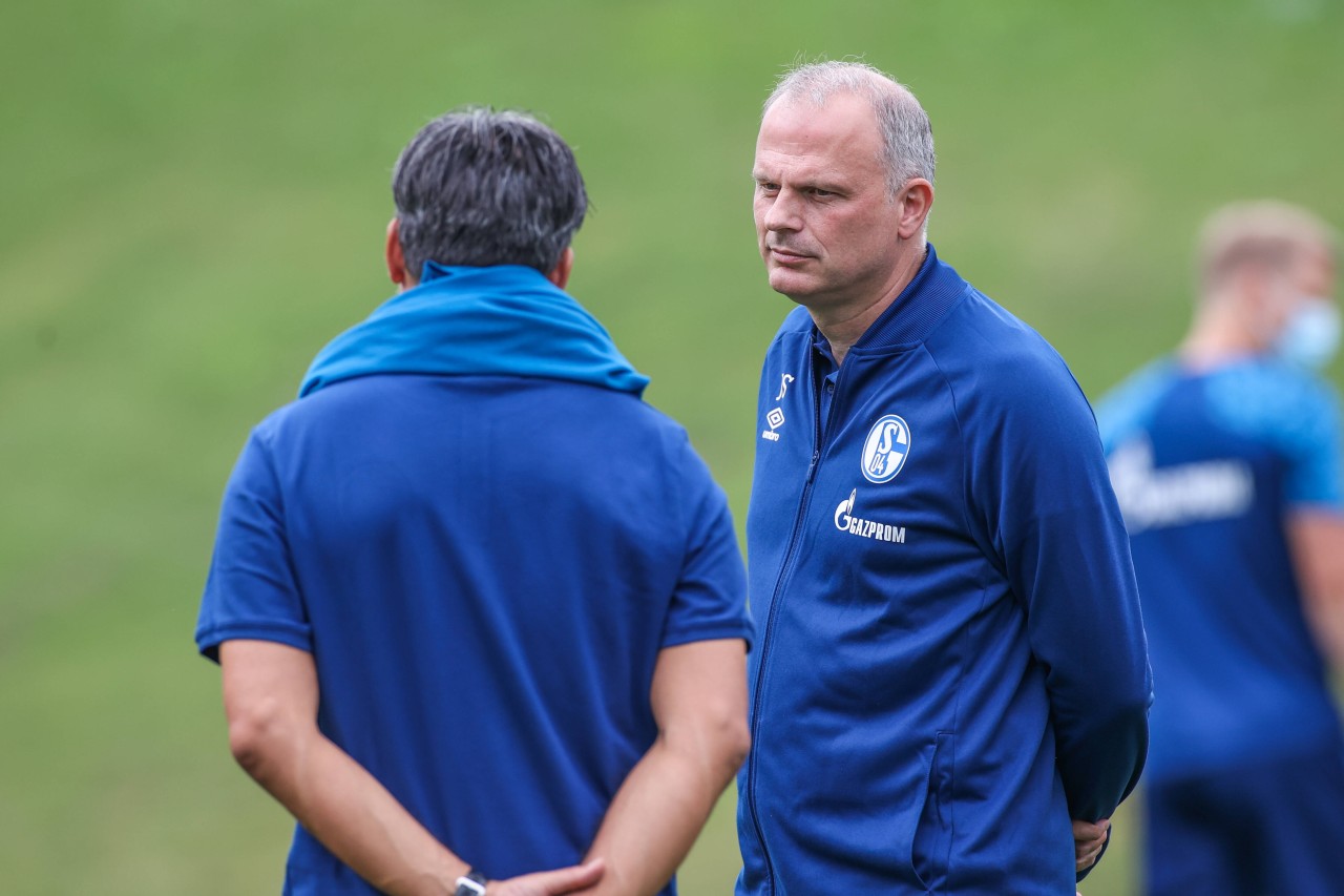 Nicht überzeugt? Jochen Schneider (r.) mit dem ehemaligen Coach des FC Schalke 04, David Wagner.