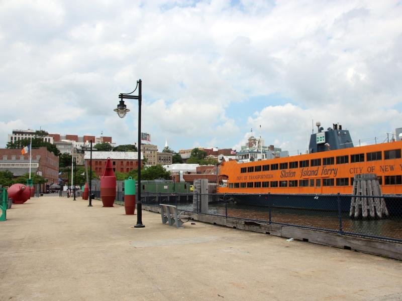 Die Fähren im Hafen von Staten Island legen rund um die Uhr ab.