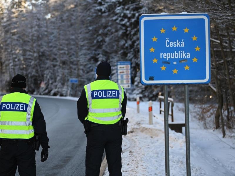 Die Polizei warnt: Bei der Einreiseanmeldung aus Hochrisikogebieten kann es zu Betrug kommen.