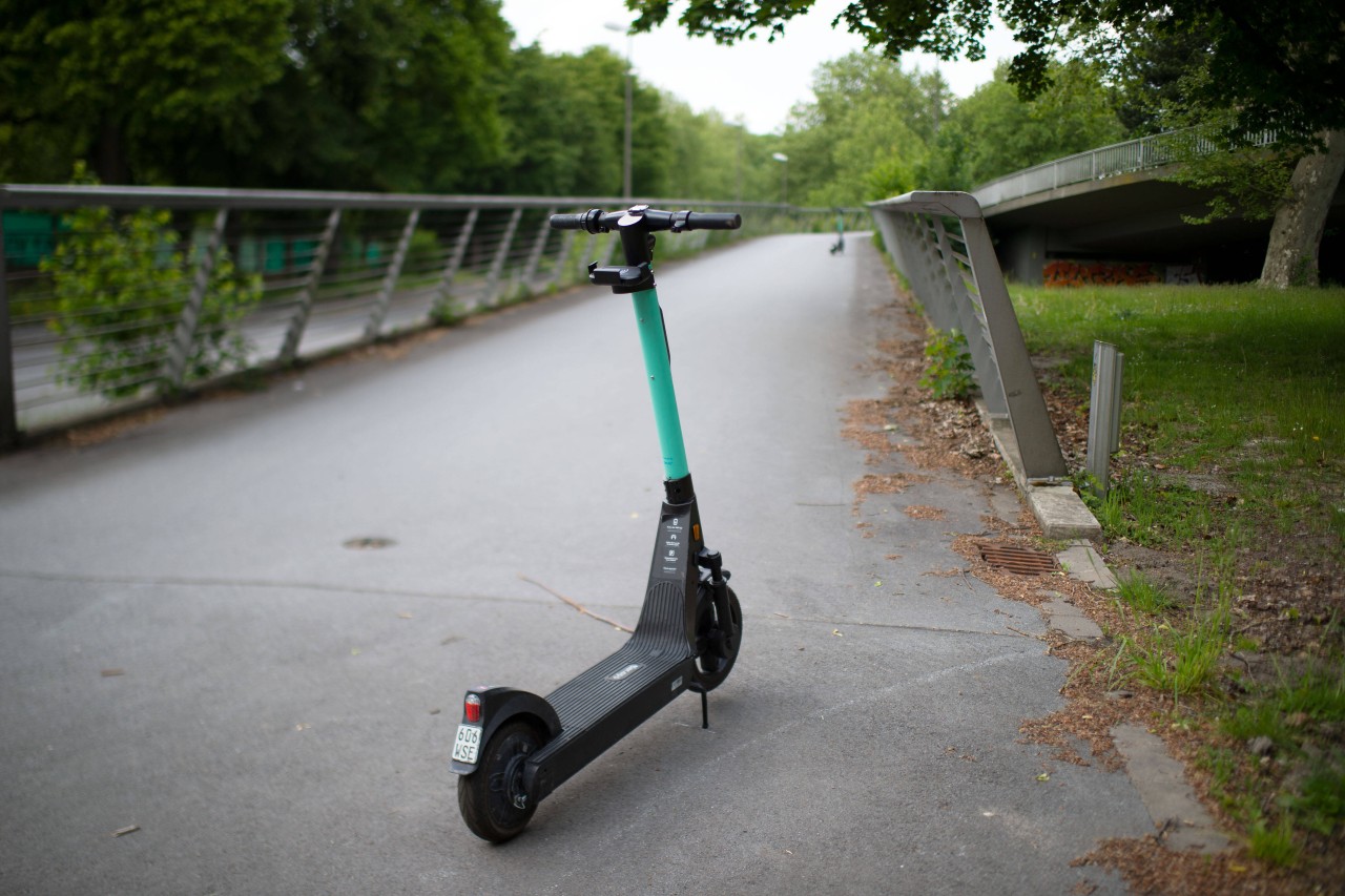 Dortmund: Mann auf E-Scooter angeschossen. (Symbolbild)