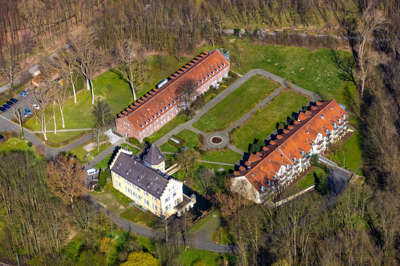 Die Polizei Dortmund ist am Montagabend rund um das Schloss Westhusen im Einsatz. (Archivbild)