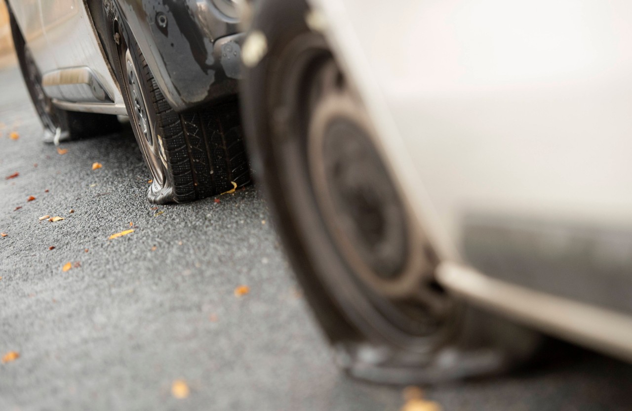 In Dortmund wollten Aktivisten ein Zeichen setzen, indem sie die Luft aus machen Auto-Reifen ließen. (Symbolbild)