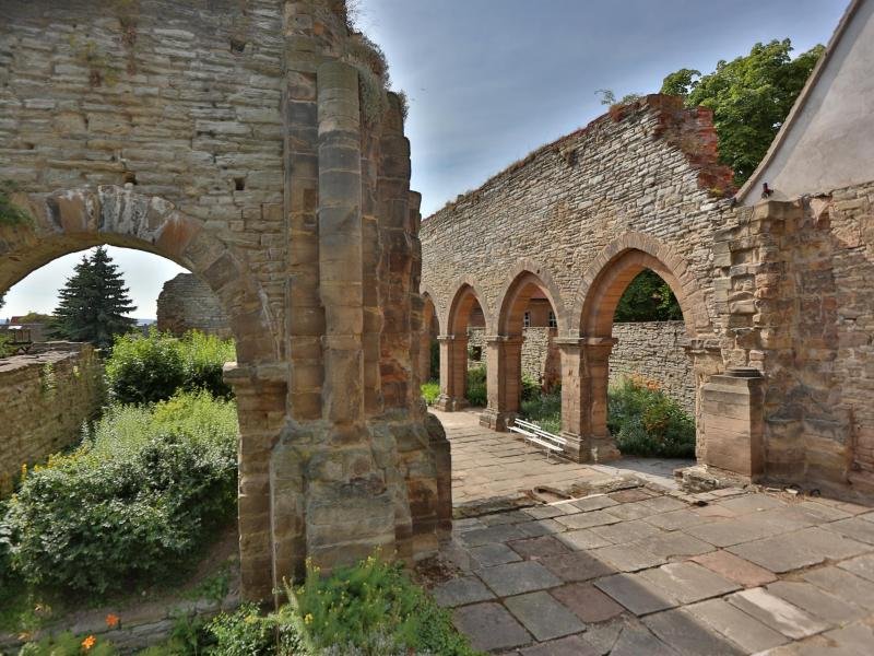 Einst begehrtes Reiseziel von Königen und Kaisern: Auf dem ehemaligen Klosterareal befindet sich heute das Museum Kloster und Kaiserpfalz Memleben.