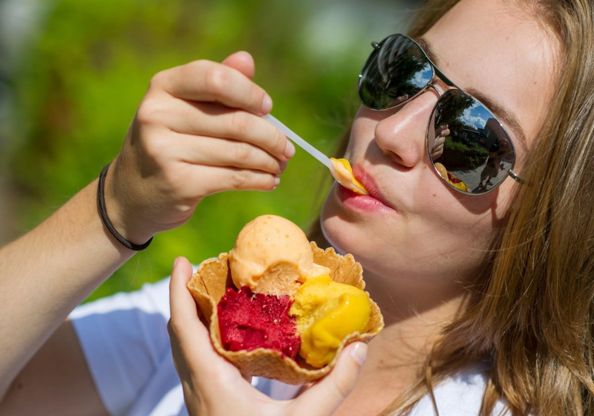 Eisbecher Sommer Frau.jpg