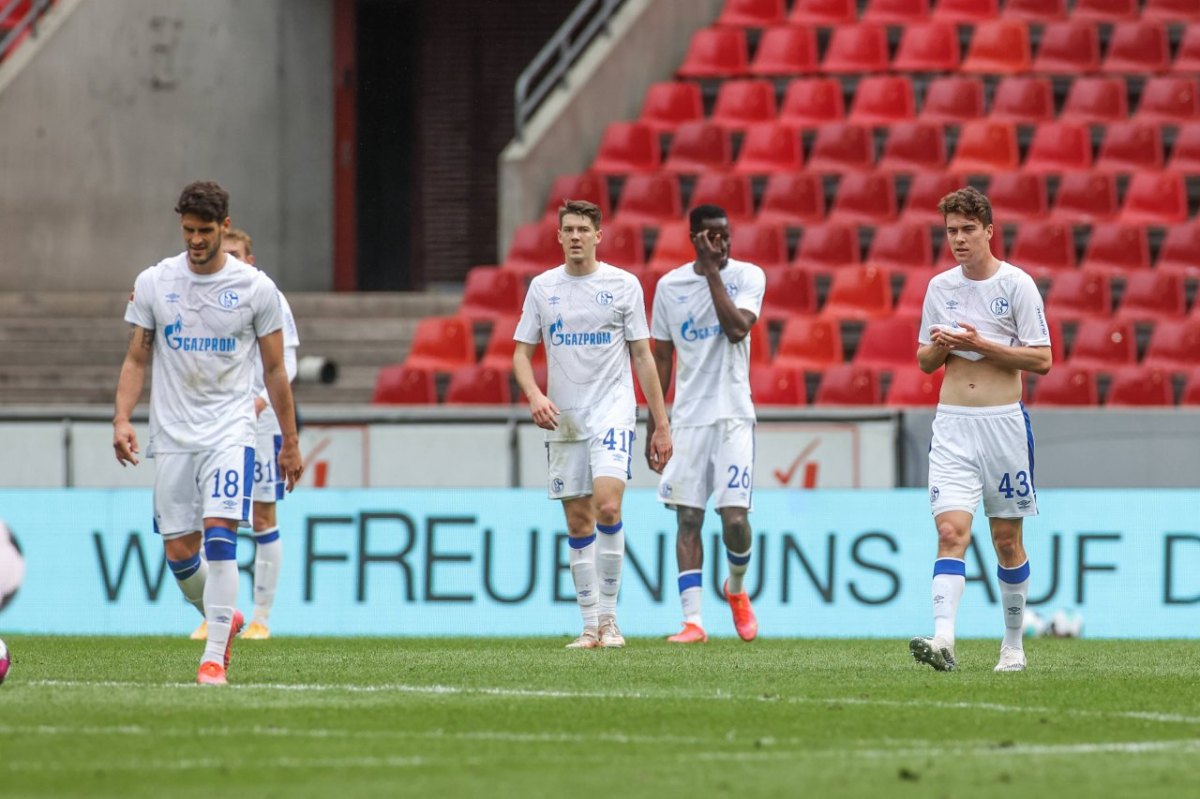 FC Schalke 04 1. FC Köln Abpfiff.jpg