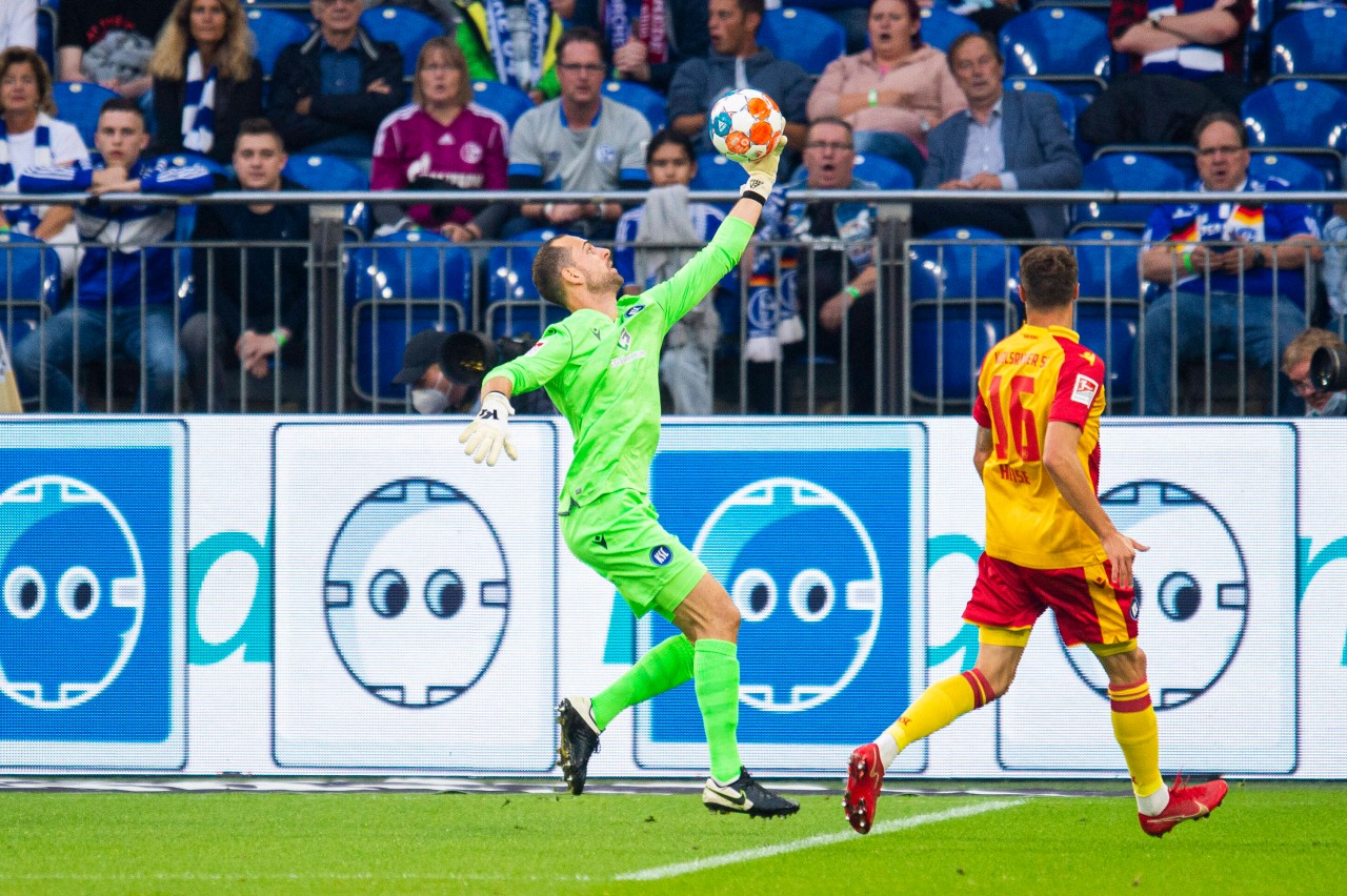 Diese strittige Szene sorgte für Unmut bei vielen Schalke-Fans.