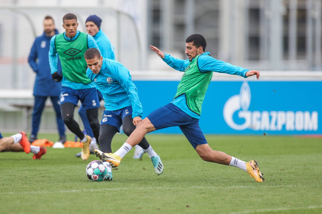 Sowohl Nassim Boujellab (r.) als auch Can Bozdogan (l.) wurden nach ihren Vertragsverlängerungen beim FC Schalke 04 verliehen.