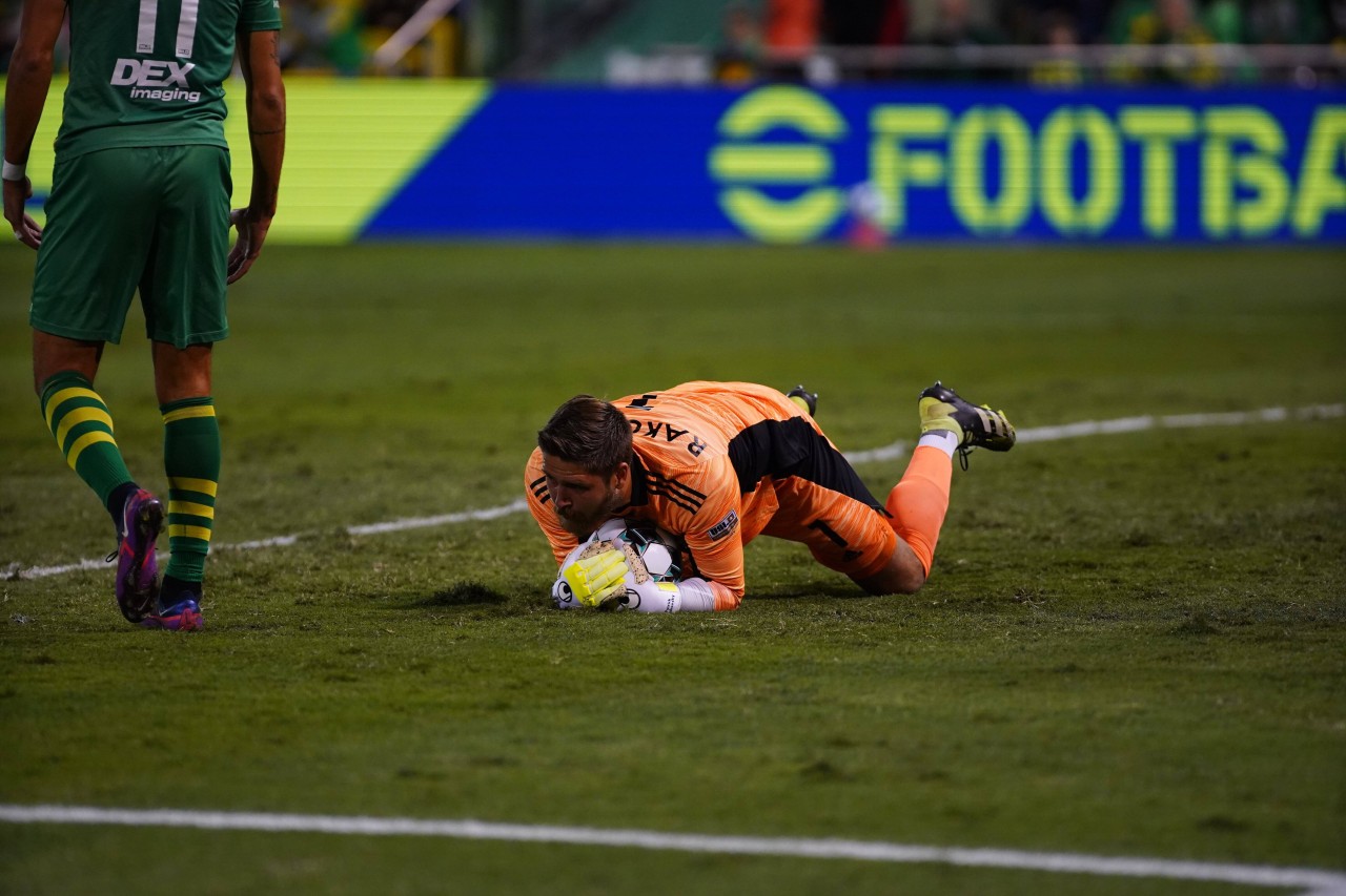 Ex-Schalke-Keeper Patrick Rakovsky feierte mit Orange County SC den ersten Titel seiner Profikarriere.