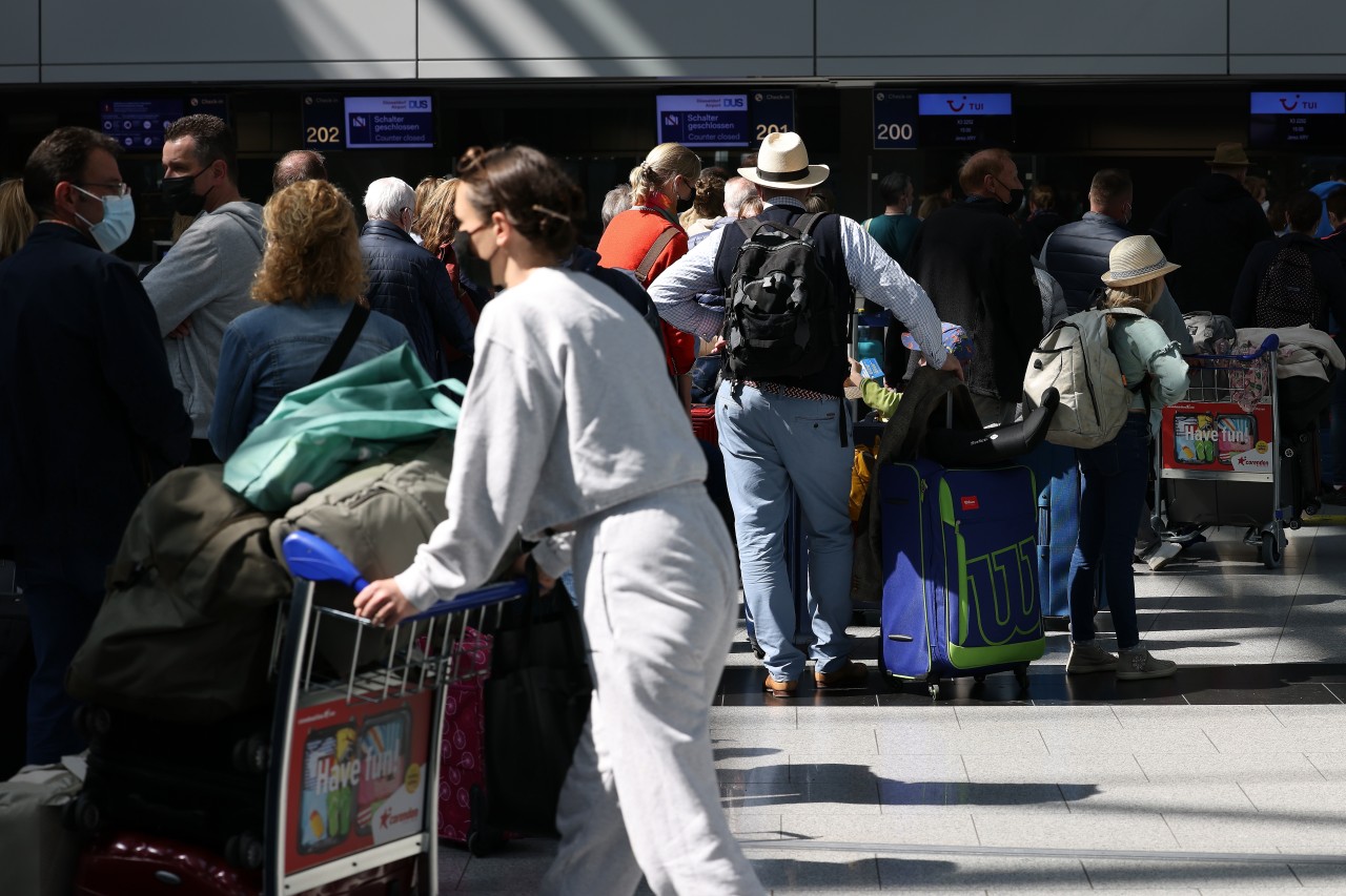 Flughafen Düsseldorf: Die Lage vor den Sommerferien spitzt sich zu. (Archivbild)