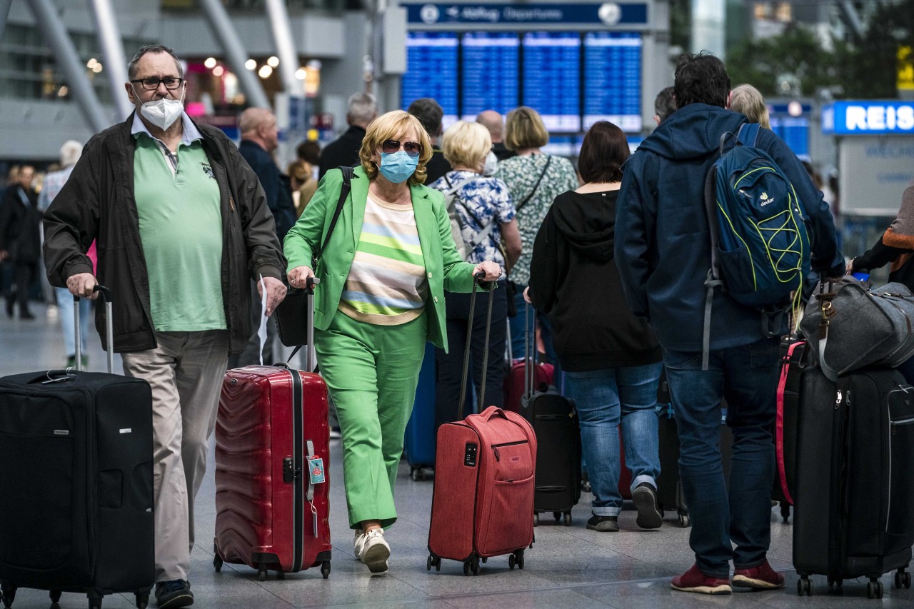 Flughafen Düsseldorf: Reisende sind genervt vom Chaos. (Symbolbild)