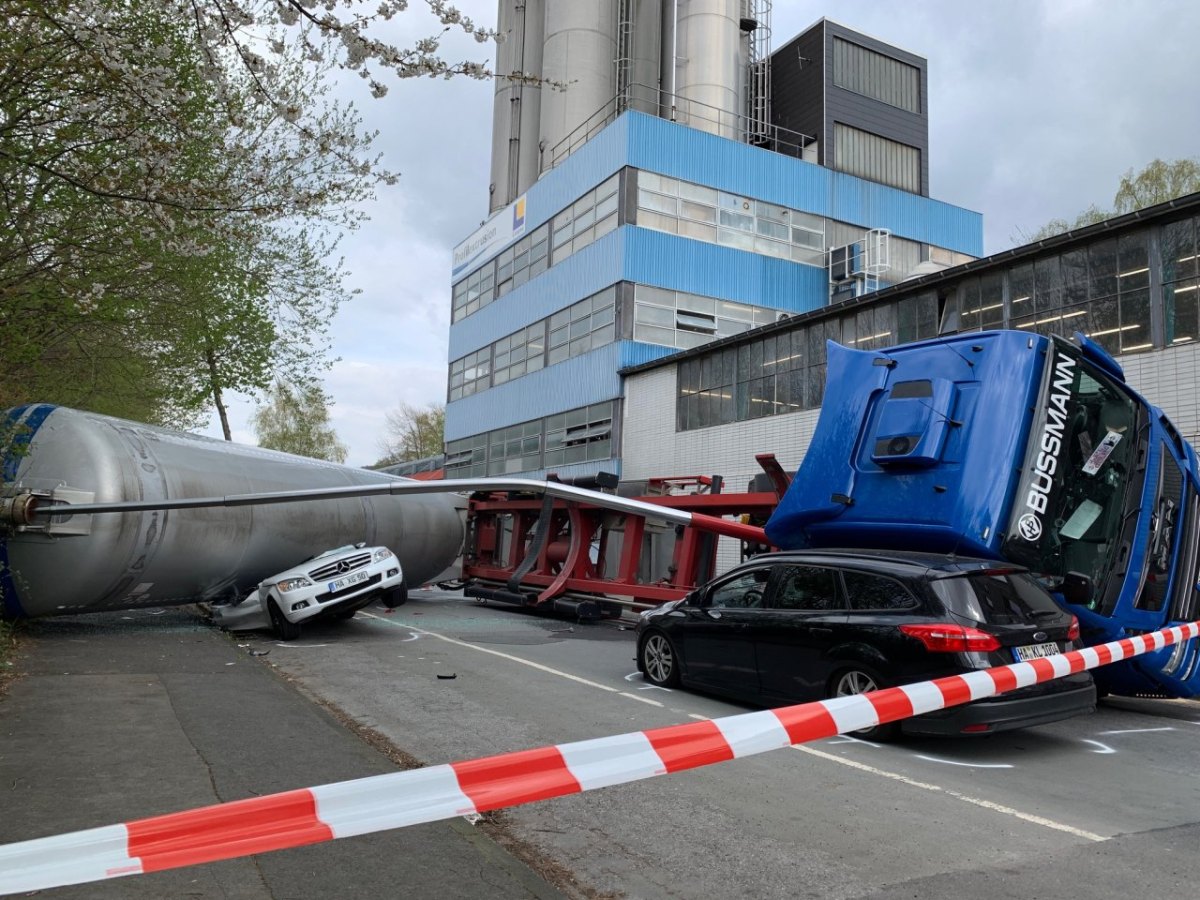 Gevelsberg-LKW-Silozug.jpg