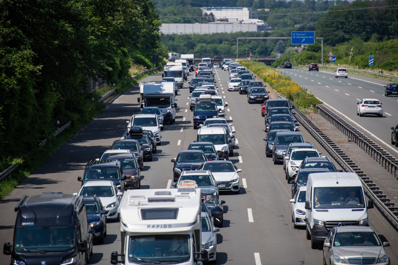 Herbstferien in NRW: Auf zahlreichen Autobahnen im Land drohen lange Staus. (Symbolbild)