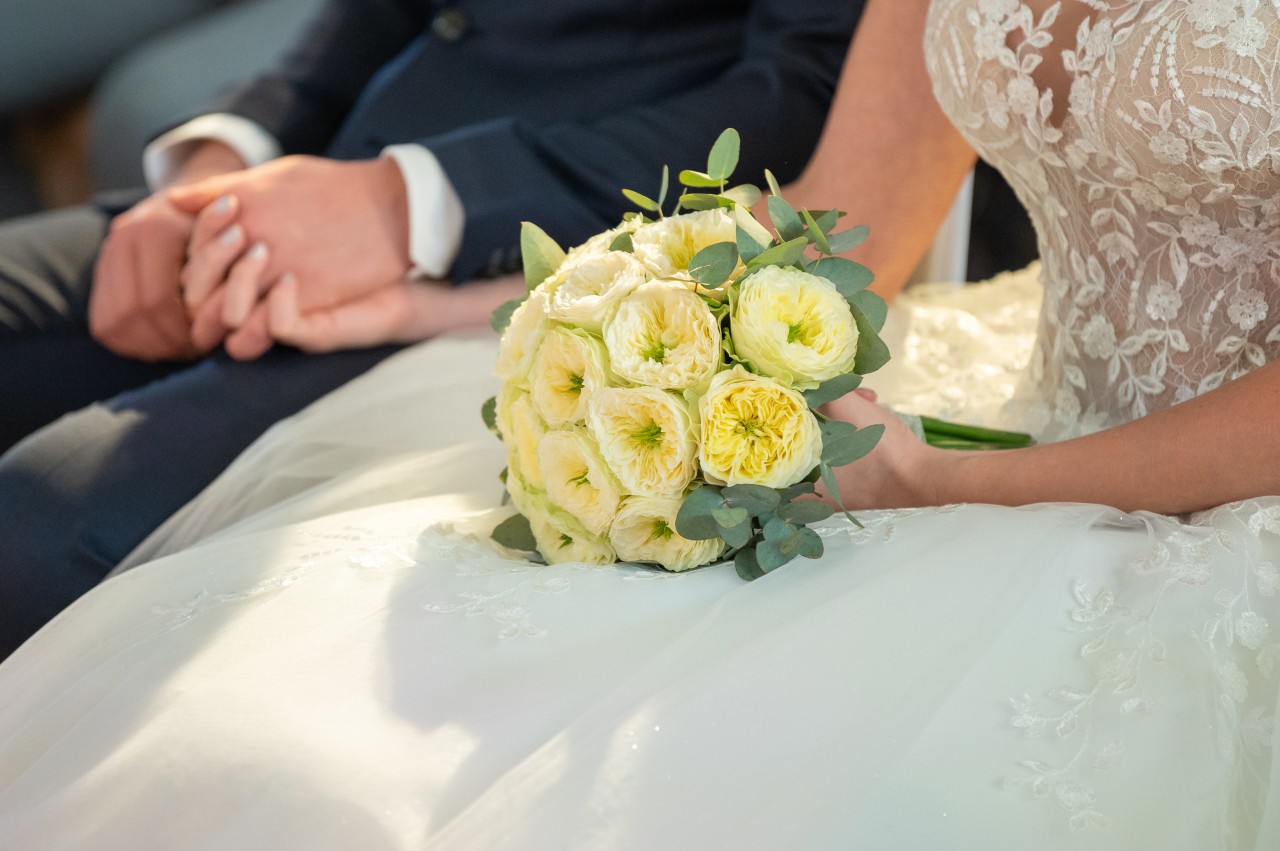 Hochzeit in NRW: Der Standesbeamte ist baff, als er die Namen des Brautpaares vor sich sieht. (Symbolbild)