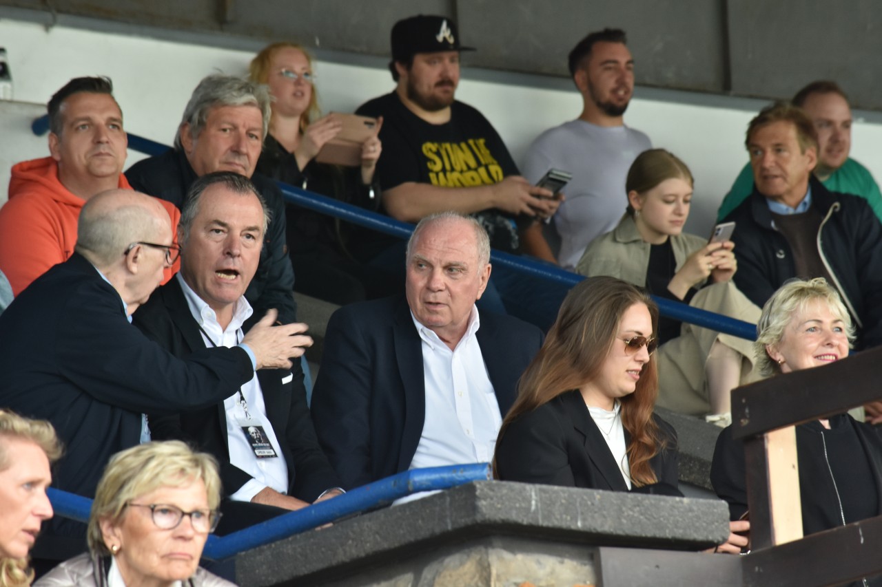 Clemens Tönnies und Uli Hoeneß beim Abschiedsspiel von Werner Hansch in Gelsenkirchen.