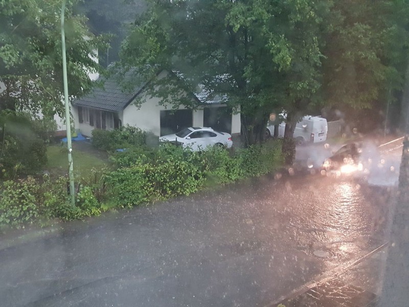 Heftiger Regen! Jenny Cortmann nahm dieses Foto in Hagen-Haspe auf.