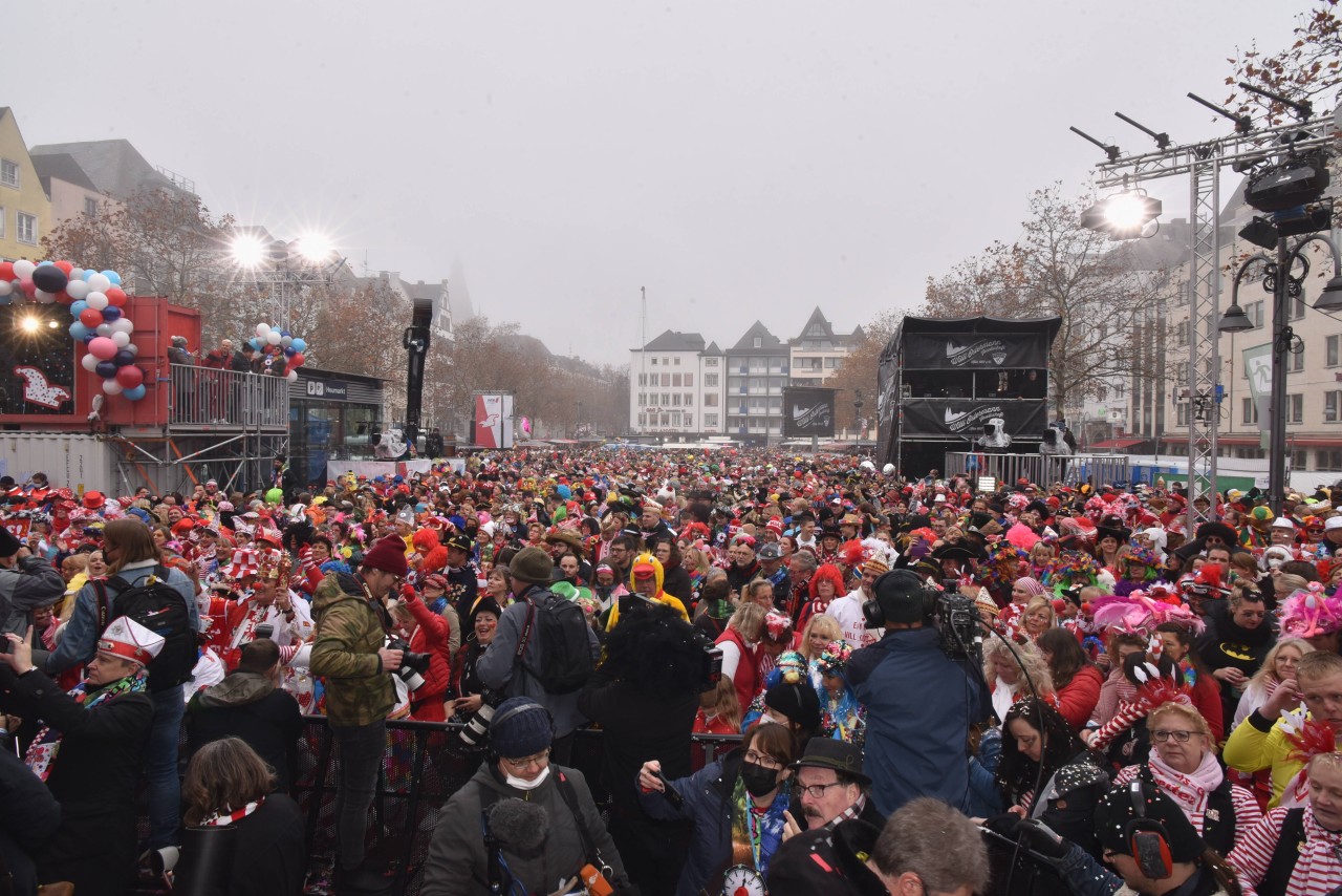 Karneval in Köln: Unfassbar, was einige Betrunkene in einer Kita abgezogen haben! (Symbolbild)