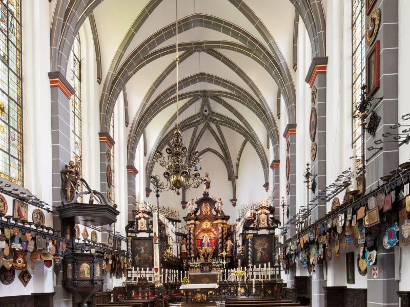 Die Kerzenkapelle in Kevelaer ist ein Ort der Wünsche: Die Besucher bitten in einem Buch um eine Wohnung oder das Abitur.