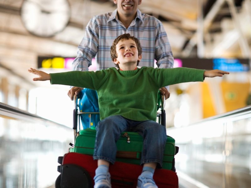 Kind Flughafen.jpg