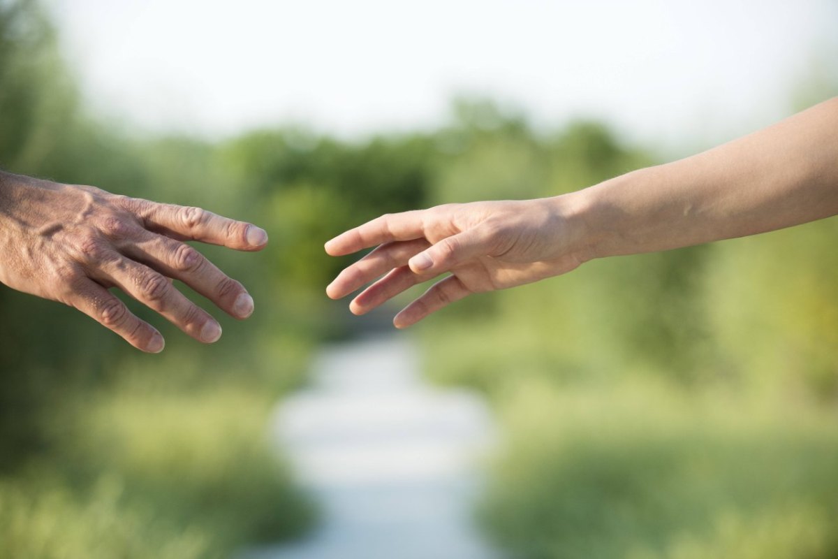 Köln-hand-reichen.jpg