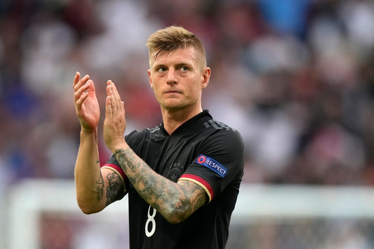 Toni Kroos lässt die Kritik an seiner Leistung bei der EM 2021 nicht gefallen und kontert.