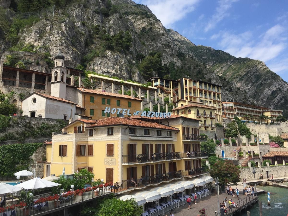 Das Hotel l'Azzurro. Limone sul Garda ist vor allem bei ausländischen Touristen beliebt. Vor der Pandemie zählte der kleine Ort insgesamt 1,3 Millionen Übernachtungen im Jahr. 