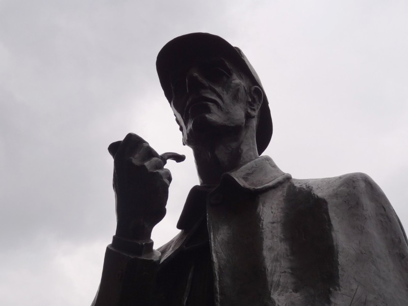 60 Prozent der Briten sind davon überzeugt, dass Sherlock Holmes wirklich gelebt hat. In der Nähe seines fiktiven Hauses steht heute eine Statue von ihm.