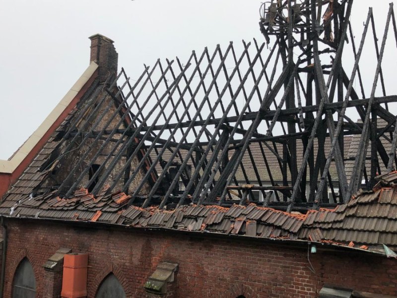 Lost Places NRW: Feuer in altem Krankenhaus in Duisburg - Großeinsatz für die Feuerwehr