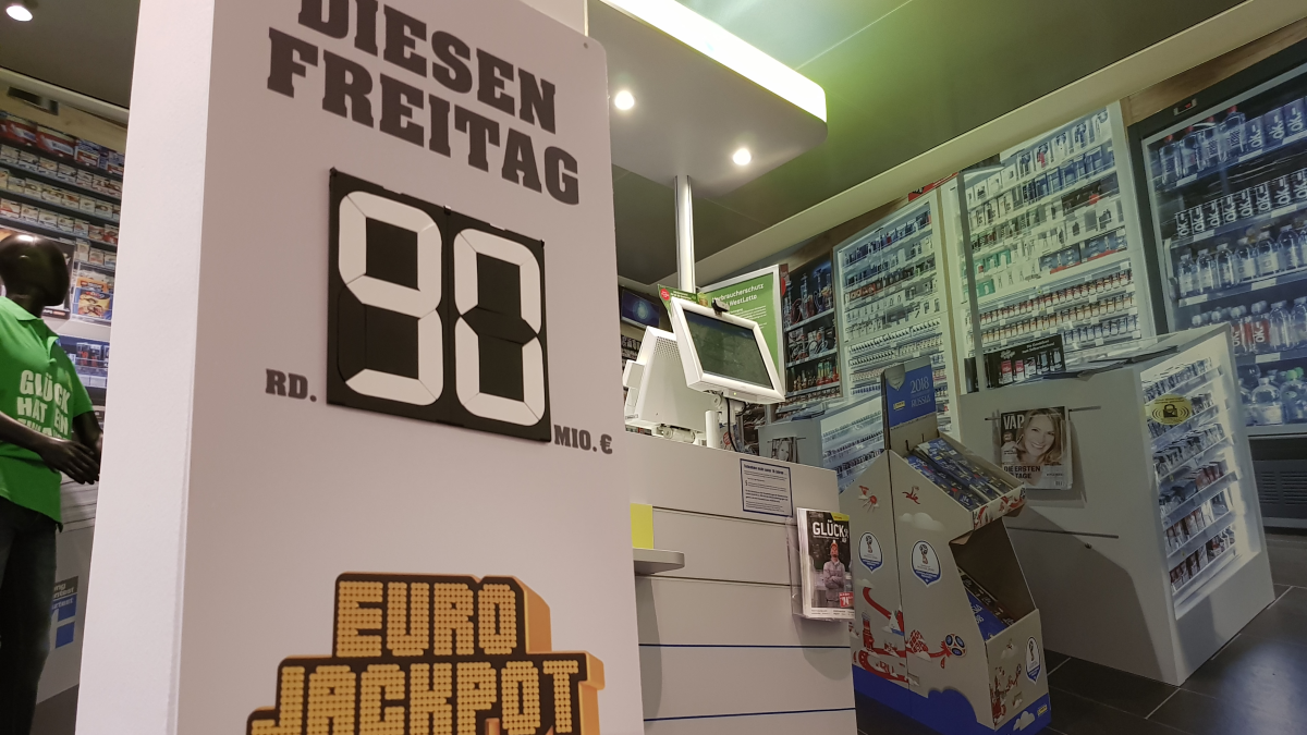 Das Jahr 2018 erweist sich als außergewöhnliches Eurojackpot-Jahr. Wenn diese Woche der Mega-Jackpot von 90 Millionen Euro ausgespielt wird, ist es bereits die zehnte Ziehung in diesem Jahr, wo der Jackpot auf seinem Maximalbetrag steht.