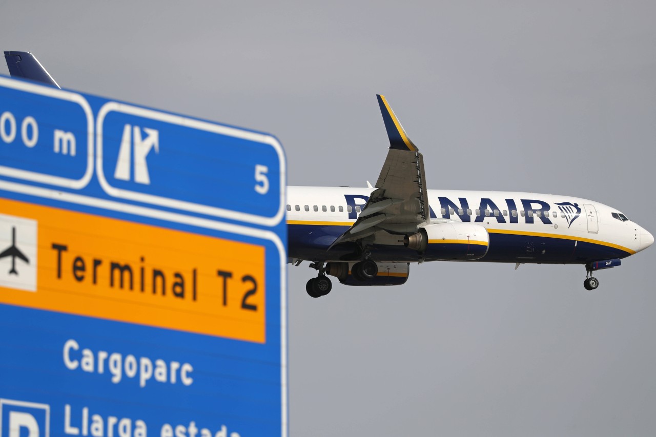 Ein Urlaub in Mallorca endet in einer Katastrophe. Der Flieger nach hause bleibt leider auf Boden. (Symbolbild)