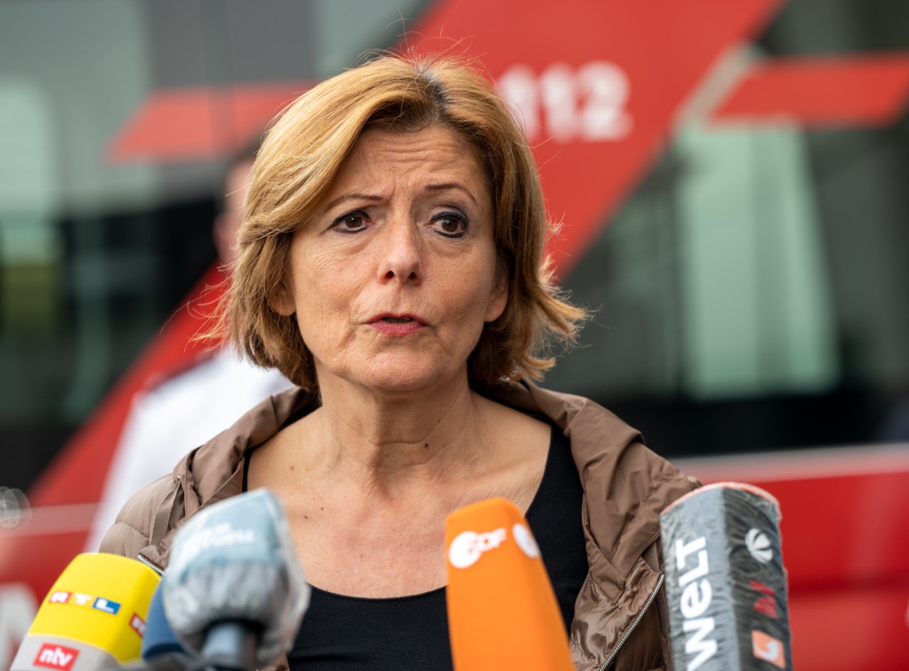 Die rheinland-pfälzische Ministerpräsidentin Malu Dreyer (SPD) informiert über den Stand der Dinge bei den Unwetterschäden in Rheinland-Pfalz