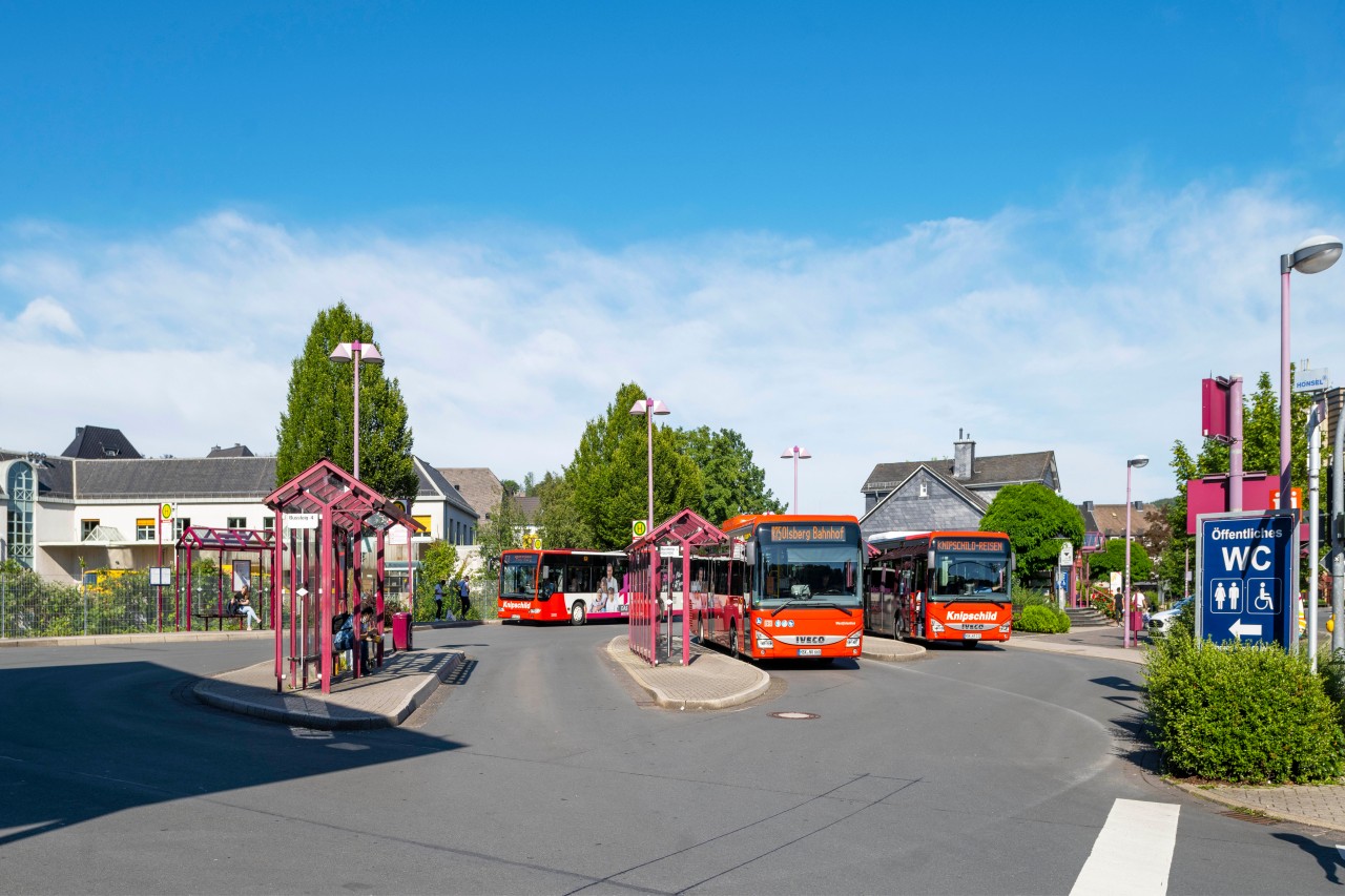 Die Tat ereignete sich im McDonald's am Busbahnhof in Meschede. (Archivbild)