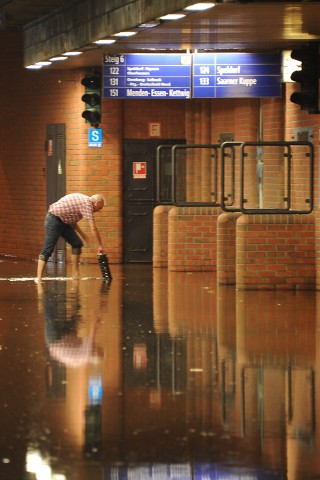 Die Bushaltestelle unter dem Mülheimer Hauptbahnhof... 