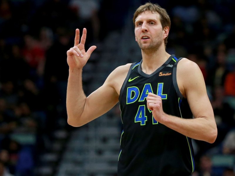 NOWITZKI DALLAS MAVERICKS.jpg