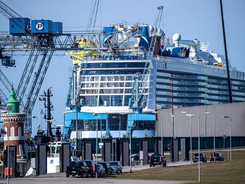 Neben den Hochsee-Kreuzern sollen in Bremerhaven künftig auch kleinere Flusskreuzfahrtschiffe anlegen.