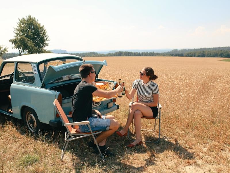 Nostalgiefaktor: Unterwegs auf Trabi-Picknick-Tour in der Sächsischen Schweiz.